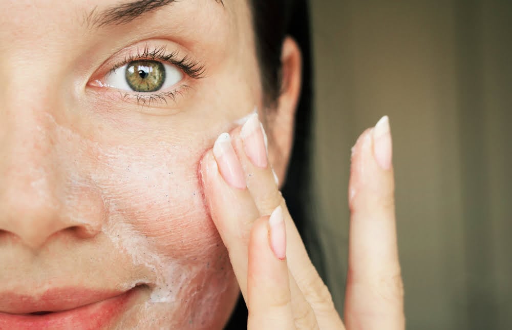 How Important is it to cleanse my skin before bed?